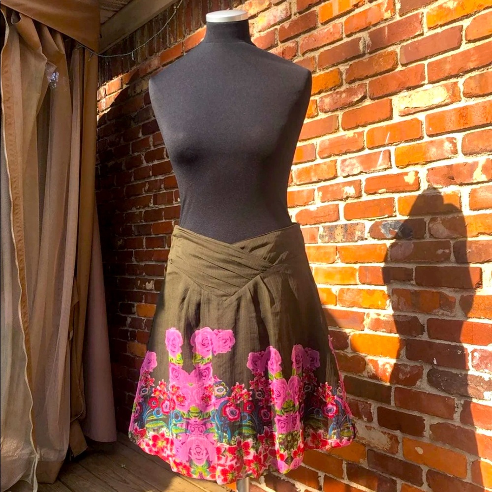 NWOT Desigual flower / bottle green skirt
